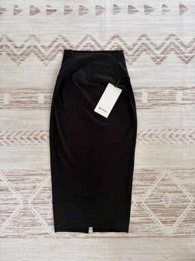 Lululemon black midi skirt – Size 2